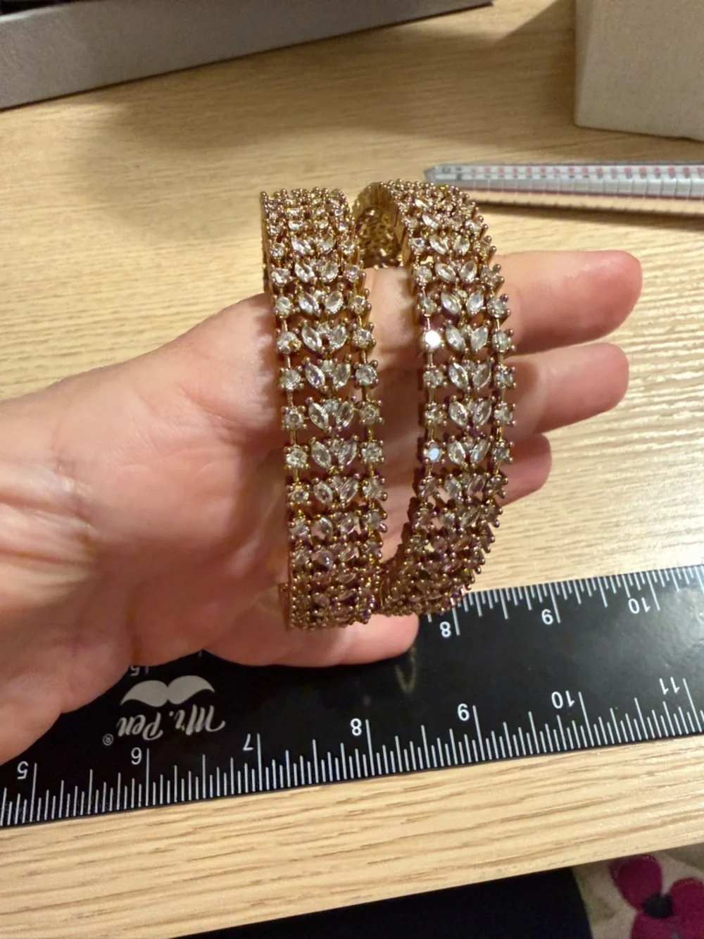 N/A elegant gold